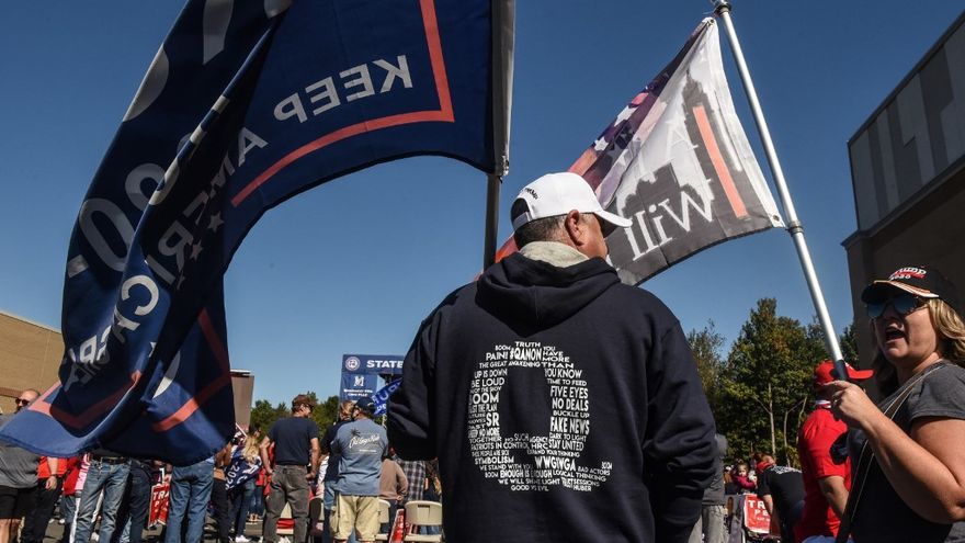 Facebook e Instagram bloquearon cuentas relacionadas con la teoría conspirativa QAnon