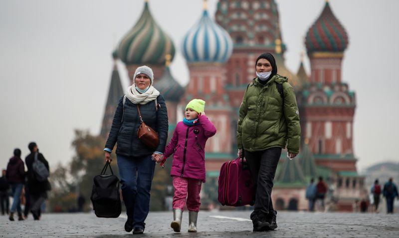 Rusia no planea confinamientos pese a récord de muertes por Covid-19