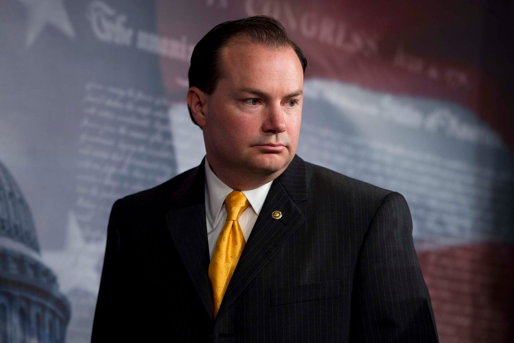 Senador republicano Mike Lee da positivo por Covid-19 tras visita de Amy Coney Barrett