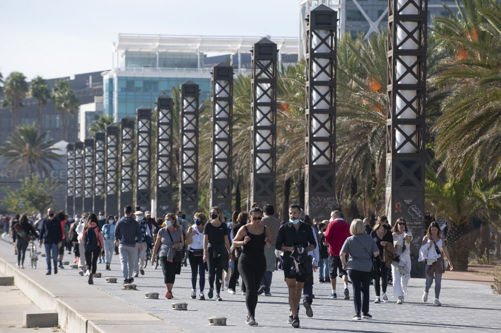 España exigirá PCR negativa a pasajeros de 65 países