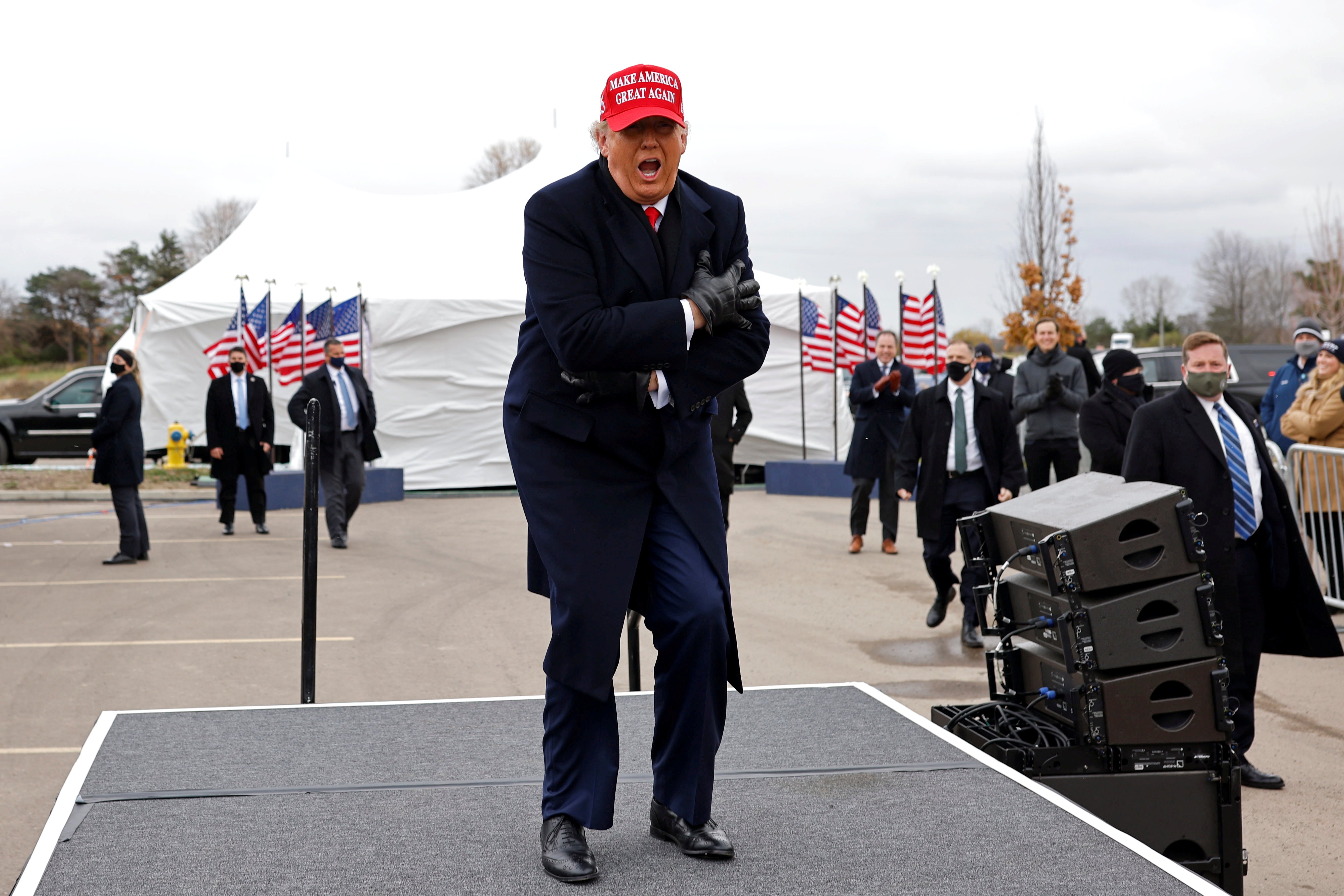 Trump inicia tramo final de campaña dos días antes de elecciones en Estados Unidos