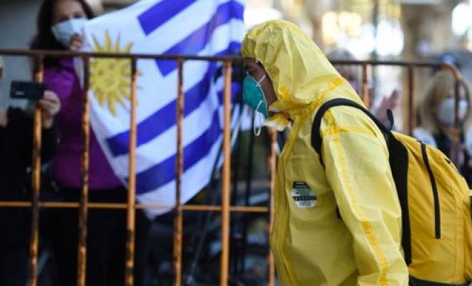 Uruguay aprueba la ley que limita el derecho de reunión por la Covid-19