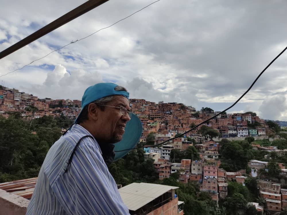 Diputado Luis Barragán en el barrio El Carpintero: El socialismo es peor que el Covid-19