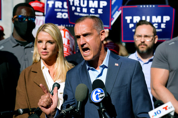 Corey Lewandowski, asesor de campaña de Trump, dio positivo por Covid-19