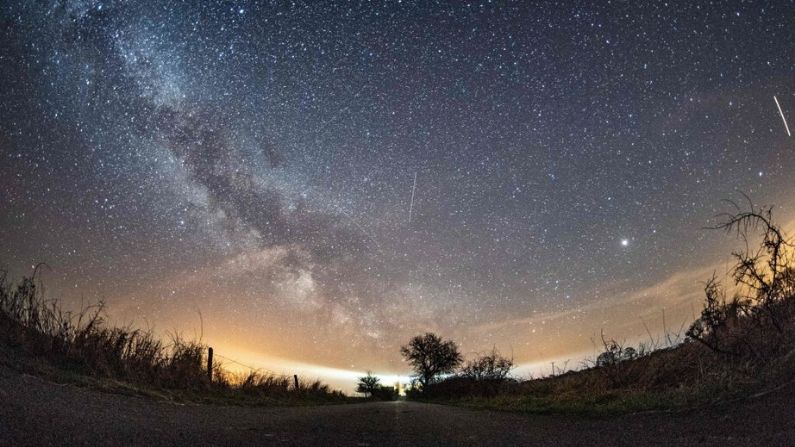 Viral: Fabricante de ataúdes se vuelve millonario por un meteorito que se estrelló en el techo de su casa