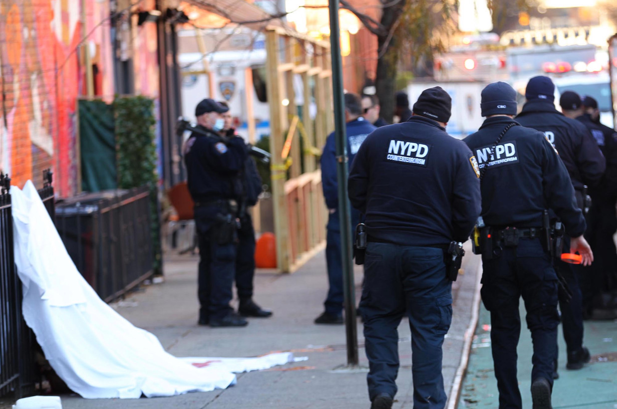 Hombre se lanzó desde un edificio de gran altura en Manhattan