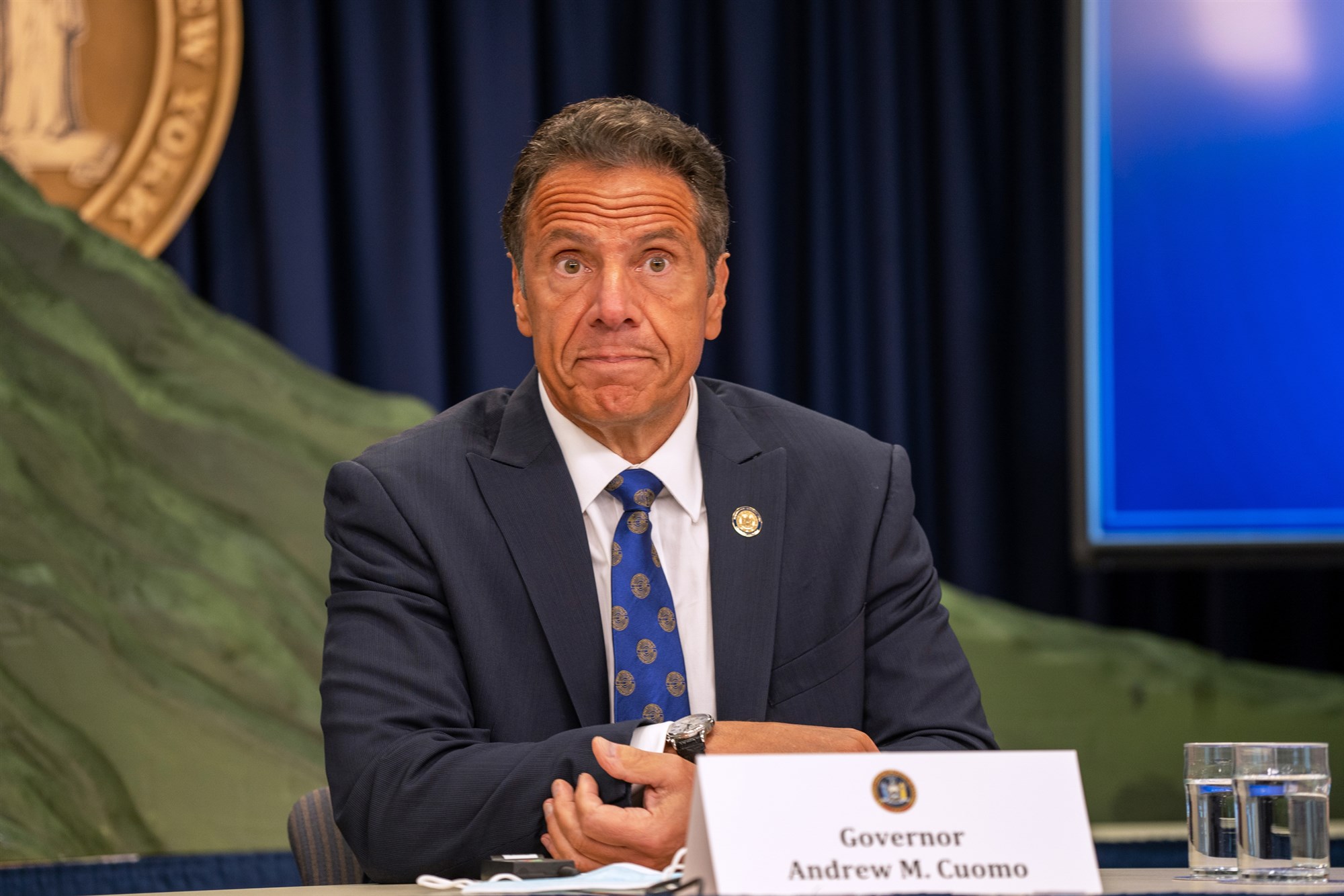 Exasesora del gobernador Andrew Cuomo alega que la acosó sexualmente “durante años”