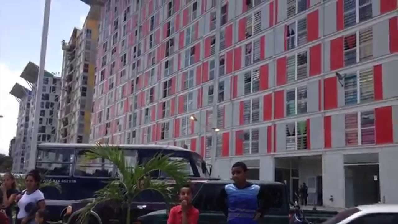 El acoso en una Misión Vivienda de Montalbán empezó temprano para validar el fraude electoral de Maduro (Imágenes)