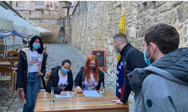 Desde Rumania, los venezolanos alzan la voz participando en la Consulta Popular (VIDEO) #12Dic