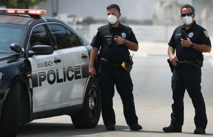 Hallan los cuerpos tiroteados de cinco miembros de una misma familia en EEUU