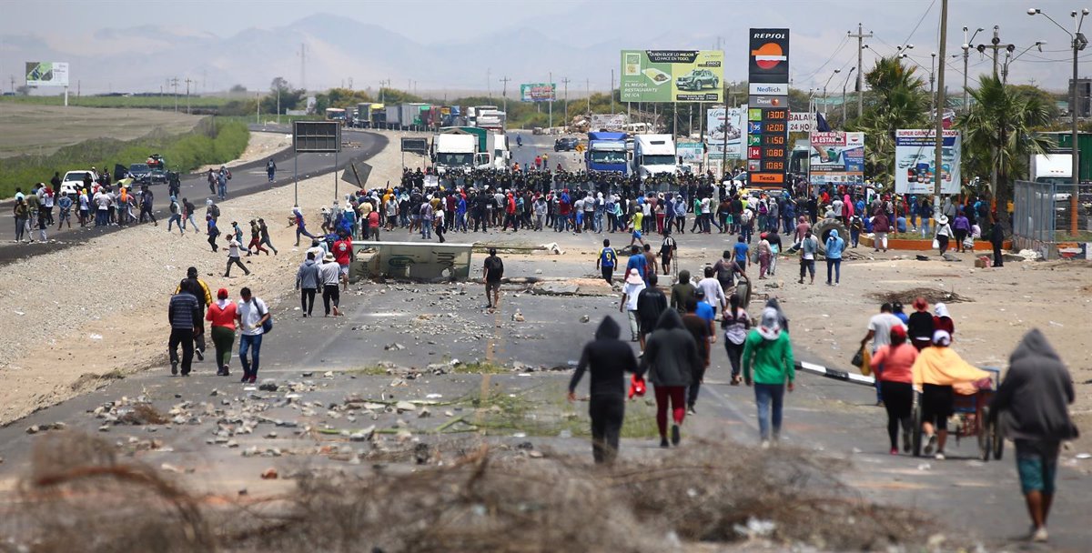 Bloqueos continúan mientras congreso debate nueva ley agrícola en Perú