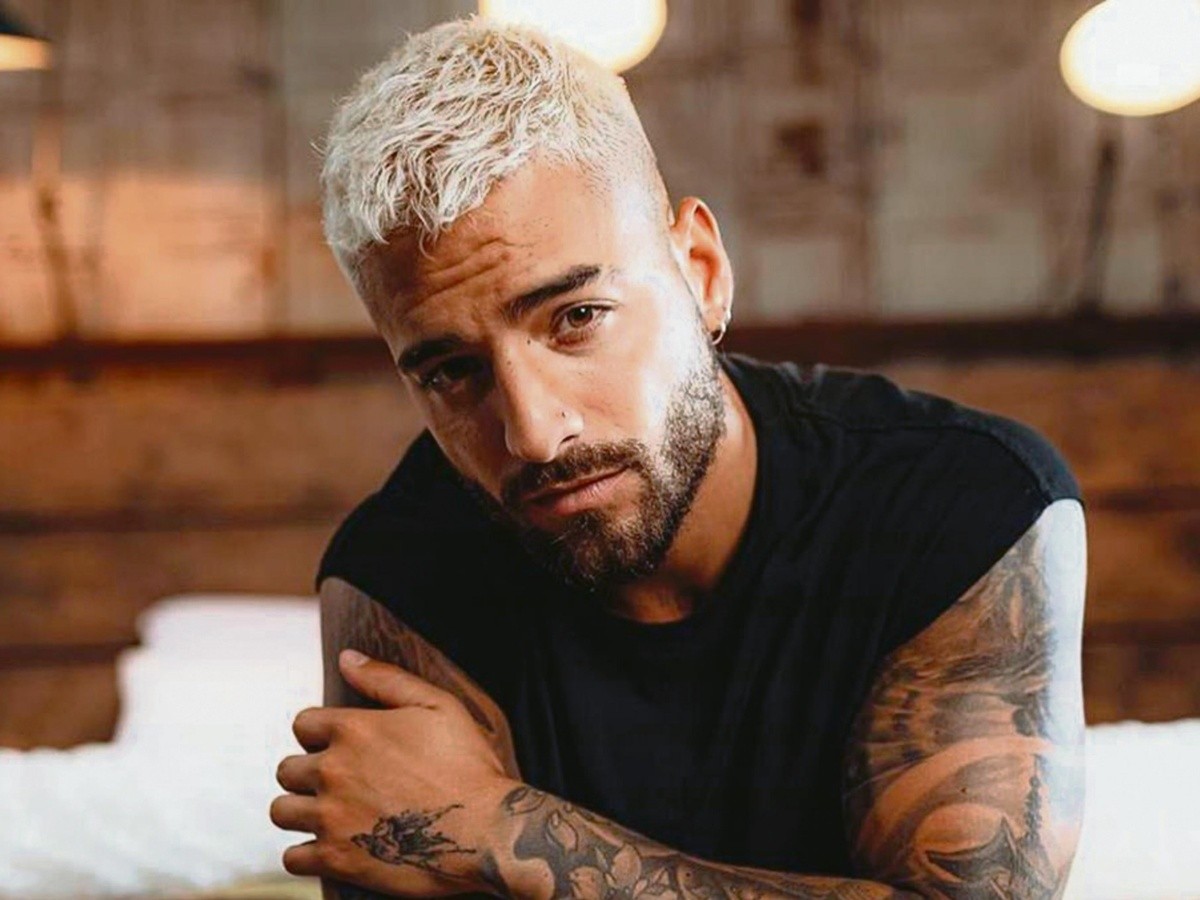 Maluma hizo una sesión de FOTOS en una bañera llena de dólares y en las redes lo destrozaron