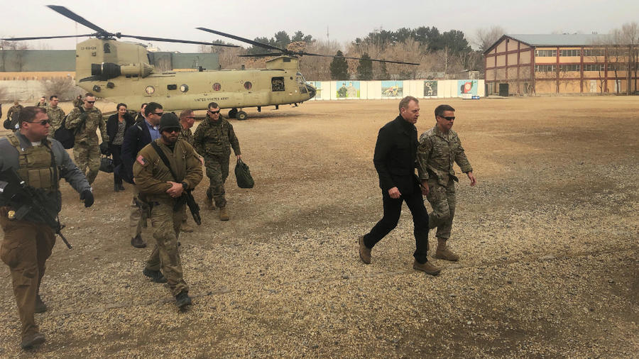 Jefe del Pentágono se reúne con el presidente afgano en Kabul