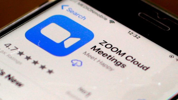 Plataforma Zoom envuelta en polémica por el uso de datos para entrenar su IA