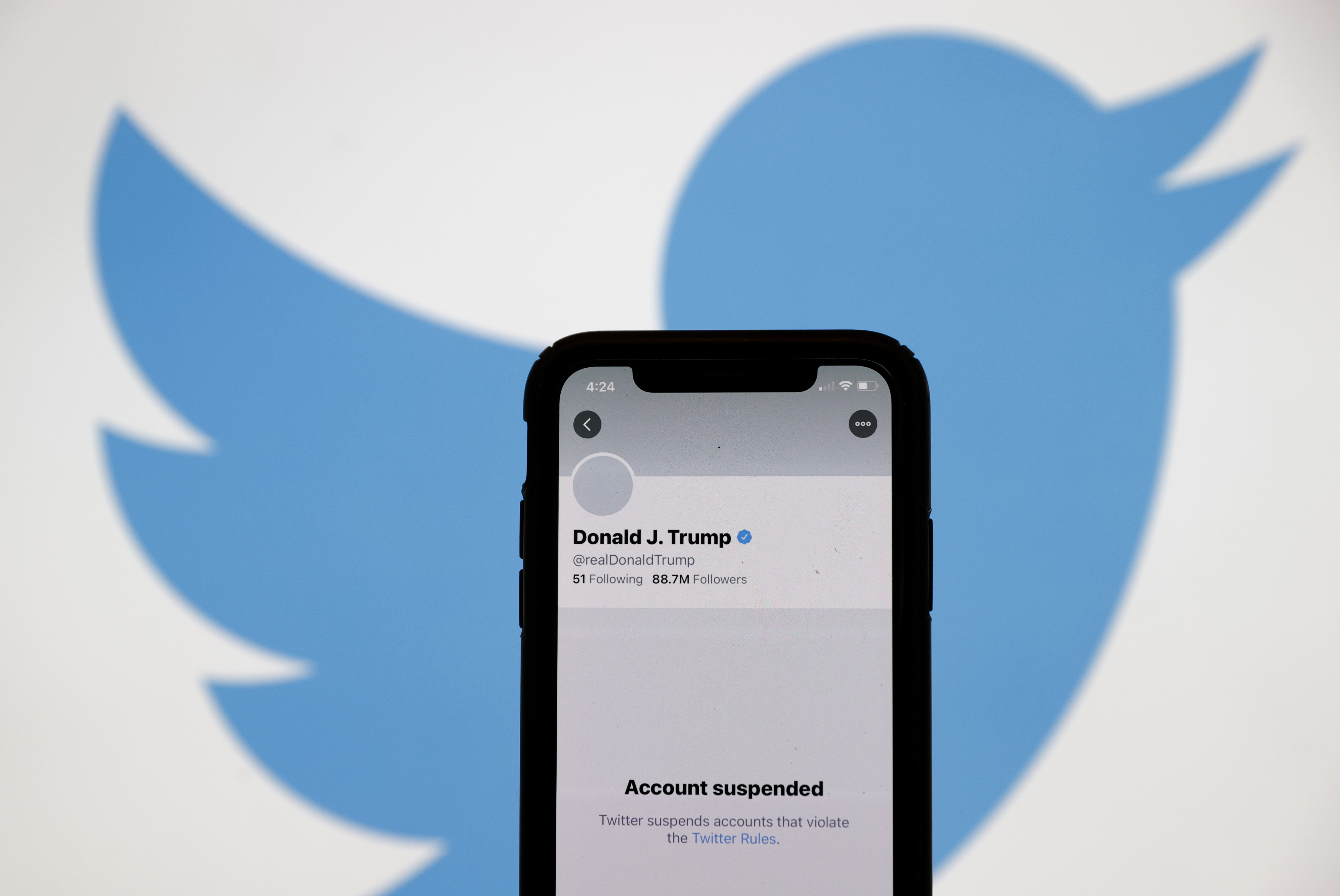 Lo que dijo Twitter tras borrar mensajes de Trump en la cuenta del Gobierno de EEUU