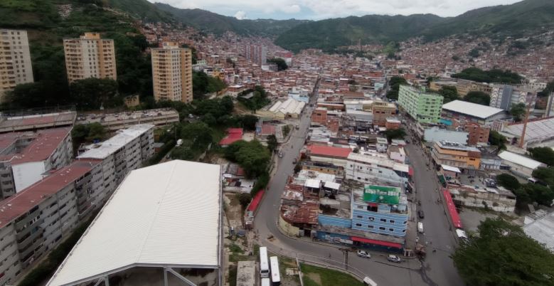 VIDEO: En tensa calma permanece La Vega con una fuerte presencia policial tras enfrentamientos