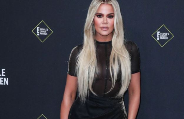 ¡Sin pena alguna! Khloe? Kardashian presumió sus estrías con un diminuto traje de baño (FOTO)