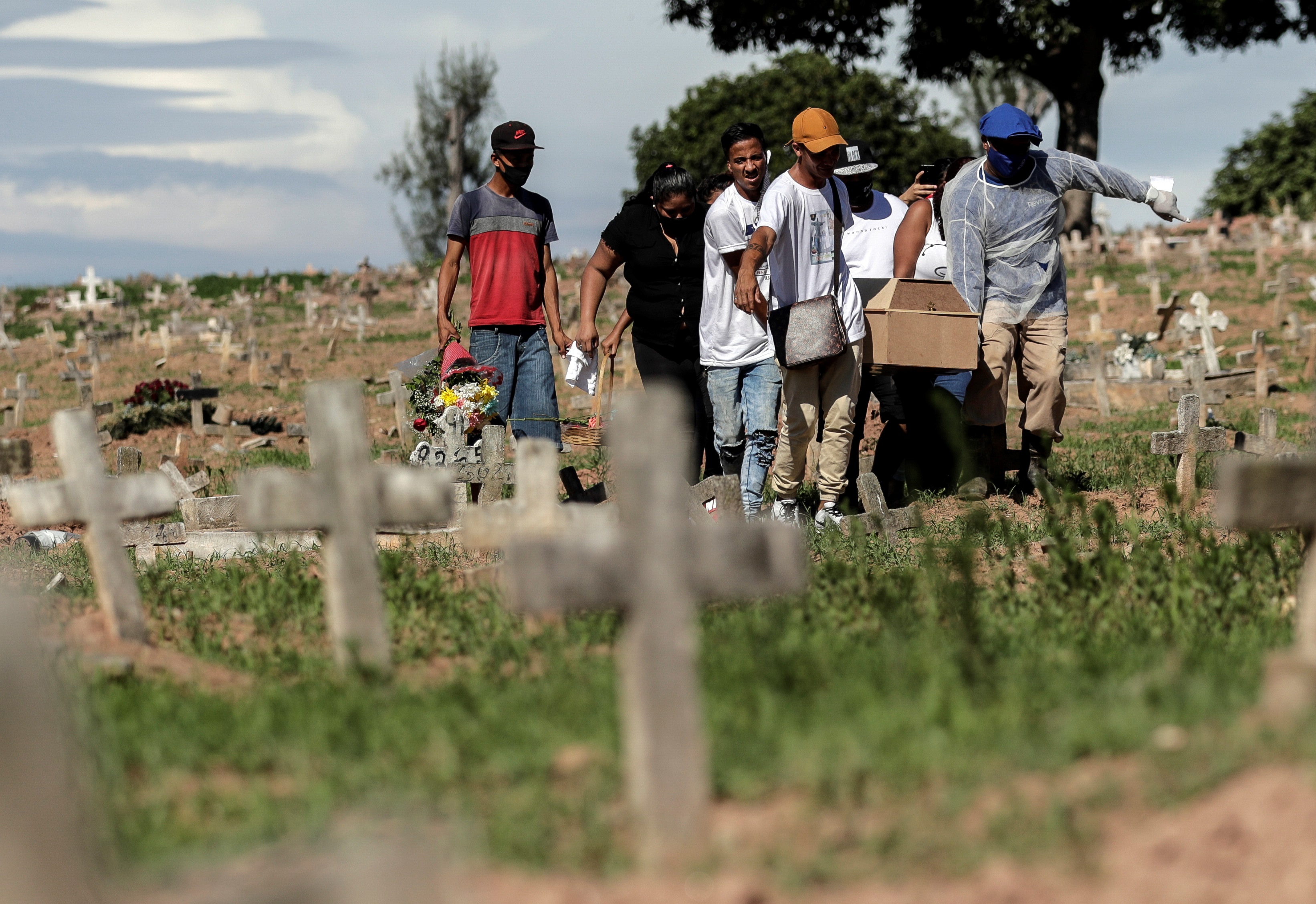 Brasil registró la menor media de muertes diarias por Covid-19 desde enero