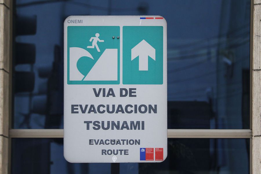 Chile investiga falsa alarma de tsunami tras sismos