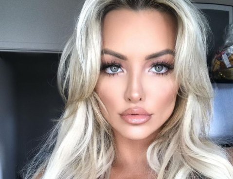 Lindsey Pelas se “peló” completa: Le dijo adiós al sostén y a las pantis (FOTOS)