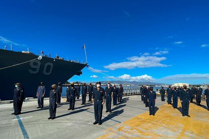 Alarma por un brote de Covid-19 en un buque de guerra de Estados Unidos