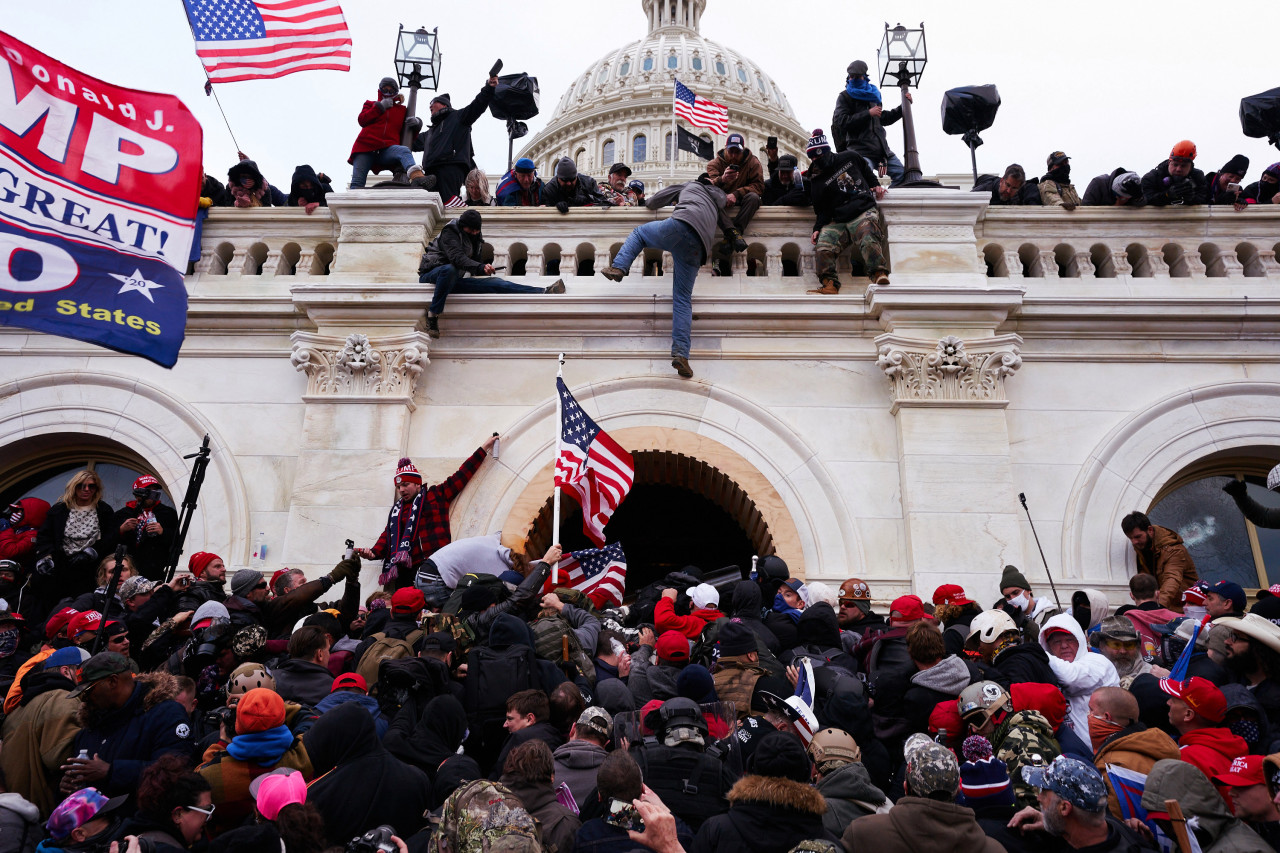 Justicia de EEUU espera acusar a varios centenares de asaltantes del Congreso