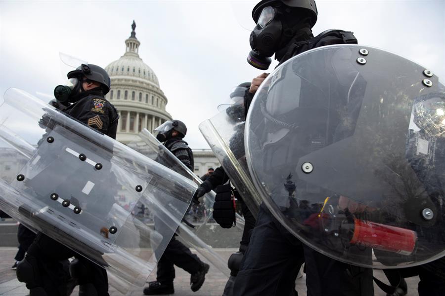 Resguardan zonas aledañas al Capitolio de Wisconsin tras advertencia de la policía (Video)