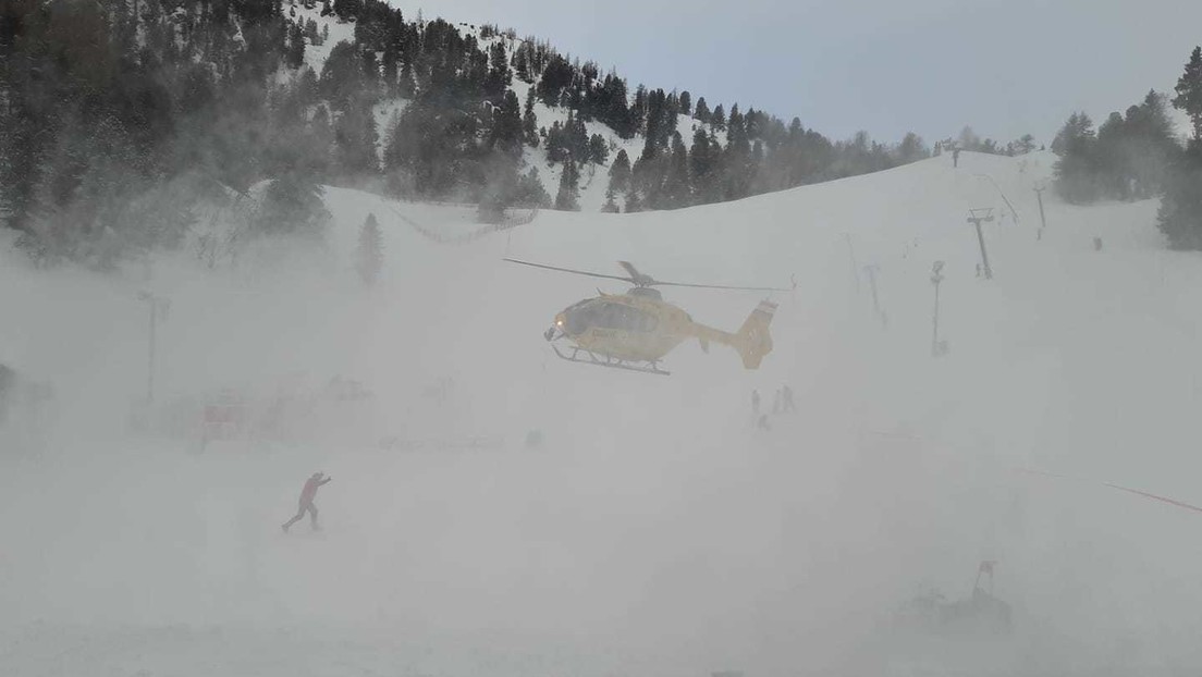 Le propuso matrimonio en la montaña… pero ambos cayeron 200 metros por un acantilado