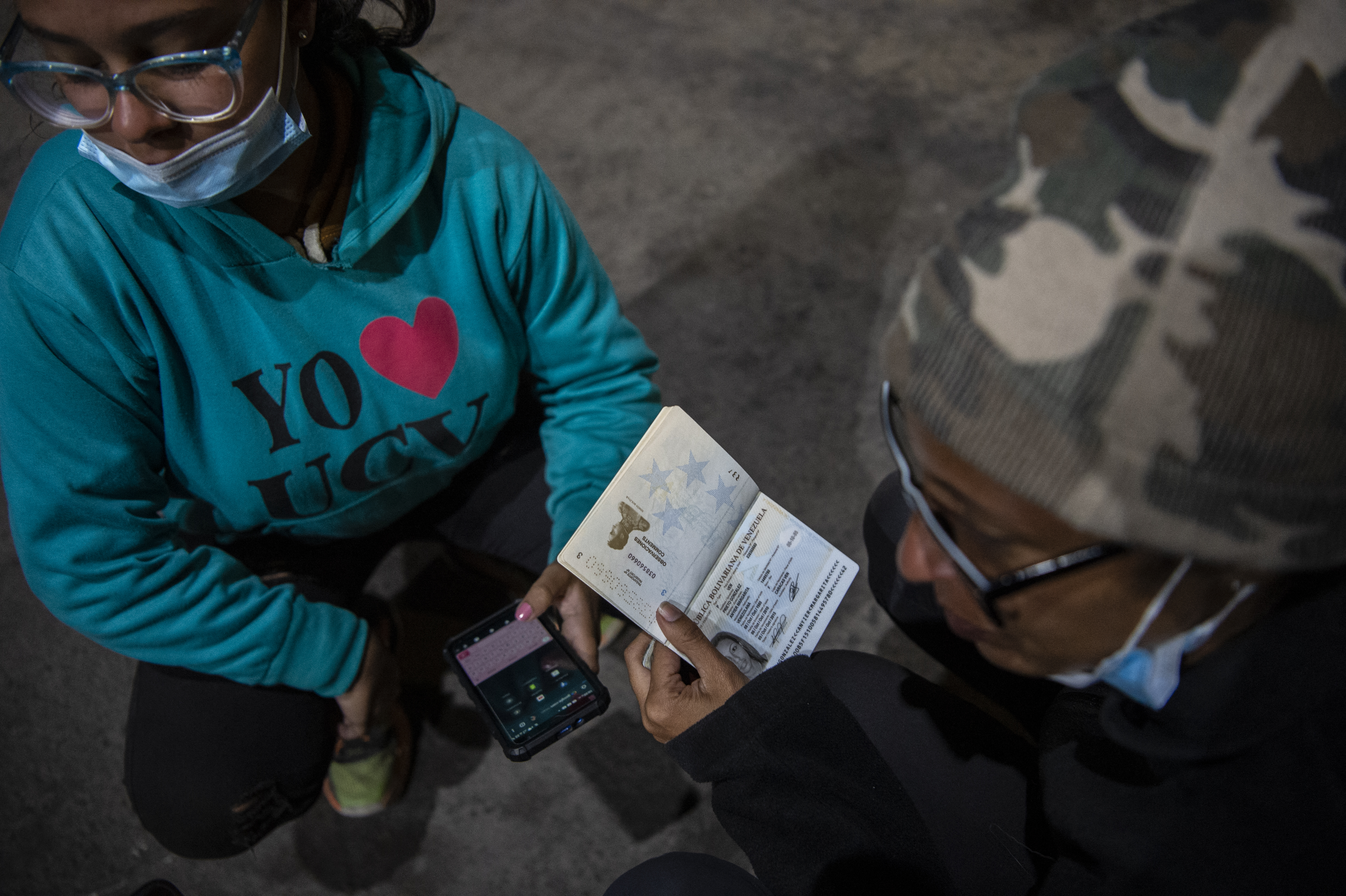 Cruzar a pie el altiplano, la última frontera de los caminantes venezolanos (Fotos)