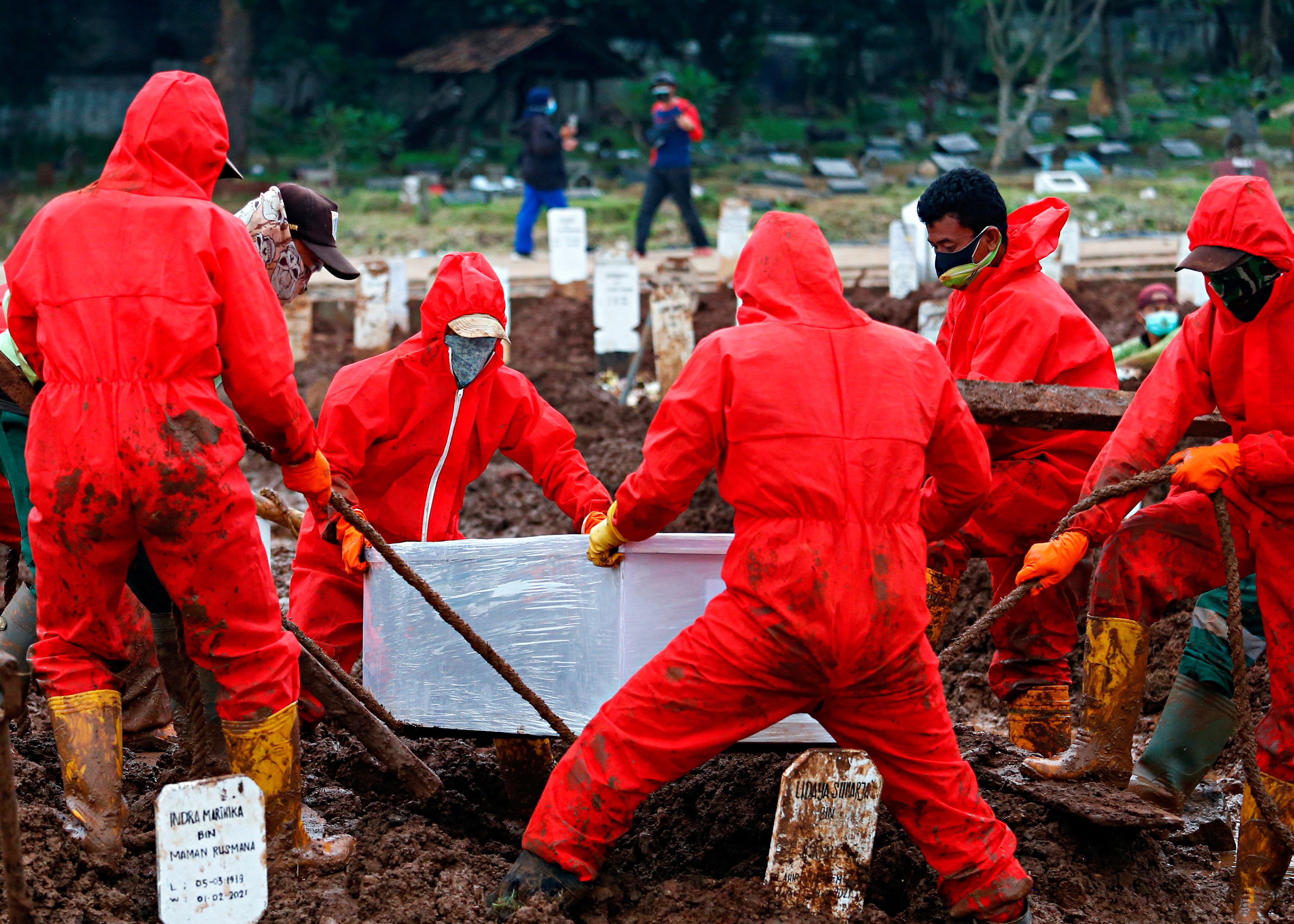 La pandemia del coronavirus ha dejado al menos 2.237.990 muertos en el mundo