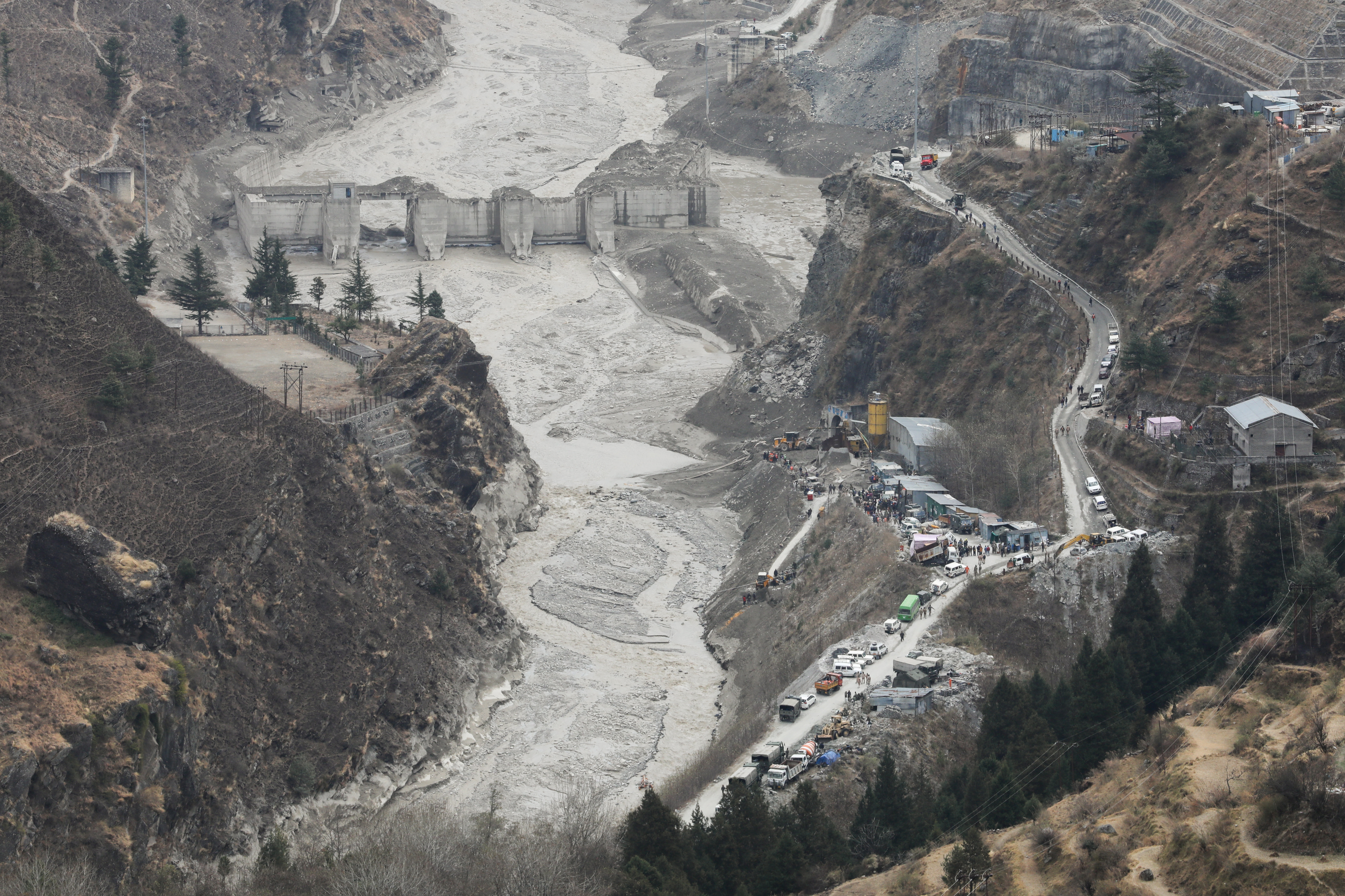 Drones ayudan en búsqueda de trabajadores desaparecidos en el Himalaya