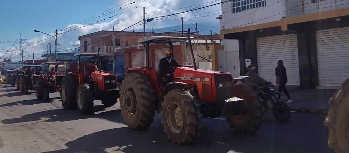 Agricultores larenses pierden cosechas por la falta de combustible