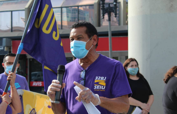 Trabajadores de la limpieza protestan en Miami por falta de seguridad laboral