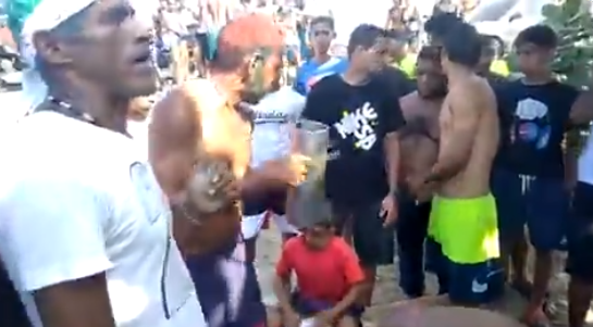 Los venezolanos no creyeron en el Covid-19 y se lanzaron a las playas de Vargas (Video+tambor)