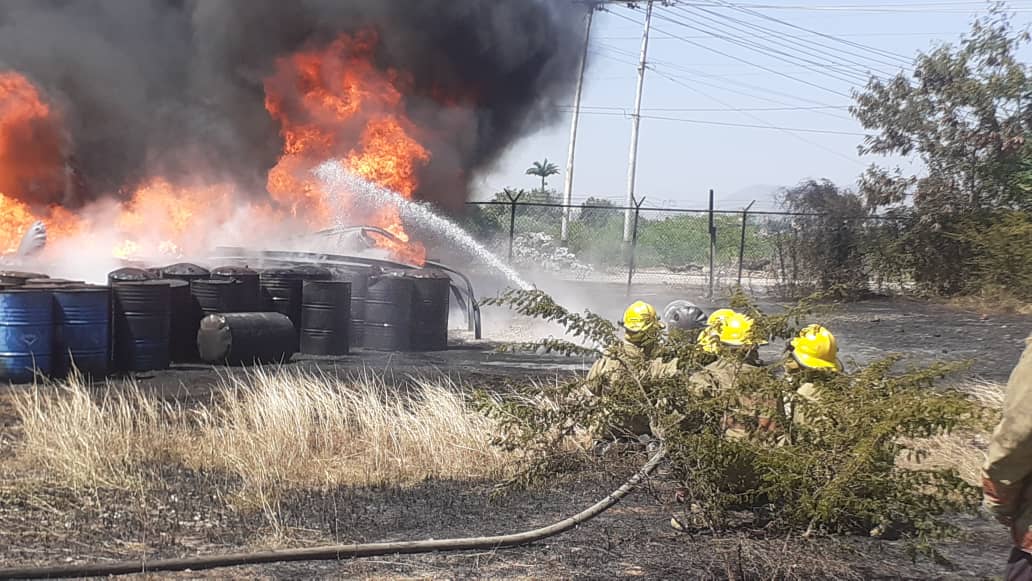 Bomberos controlaron incendio tras explosión de subestación eléctrica en Barquisimeto (Videos)