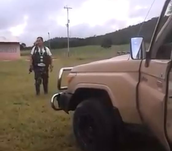 El régimen “ampara al terrorismo”: Reacción de la GNB ante desafío de un guerrillero de las Farc (VIDEO)