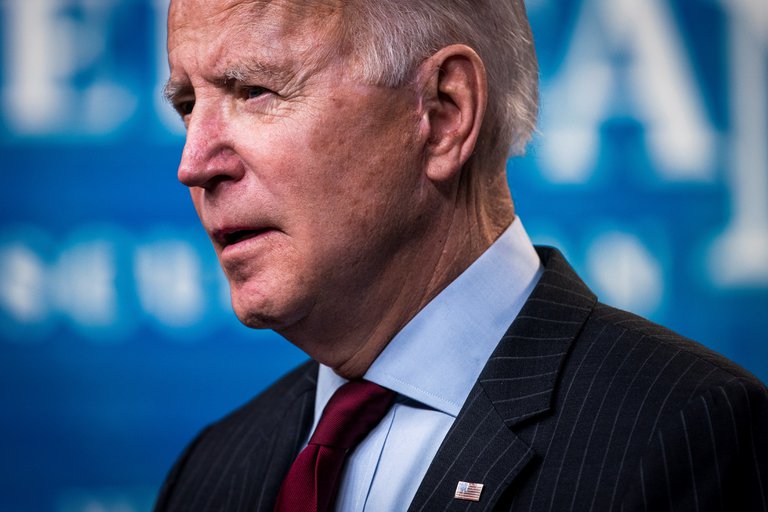 Biden planea garantizar el acceso de los indocumentados a la vacuna contra el Covid-19