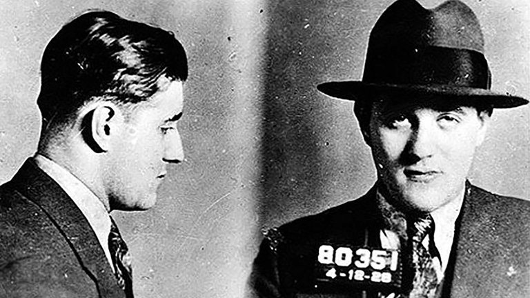 La leyenda negra de Bugsy Siegel, el mafioso despiadado que inventó Las Vegas y su espantoso final