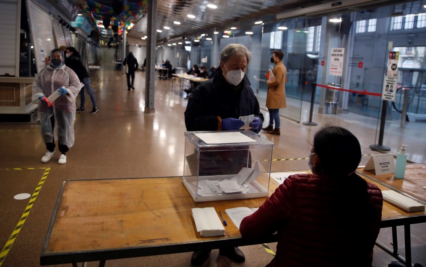 Comienzan las elecciones regionales en Cataluña con pocas incidencias