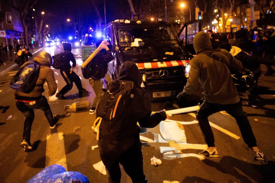 El encarcelamiento de un rapero enciende la calle y la política en España