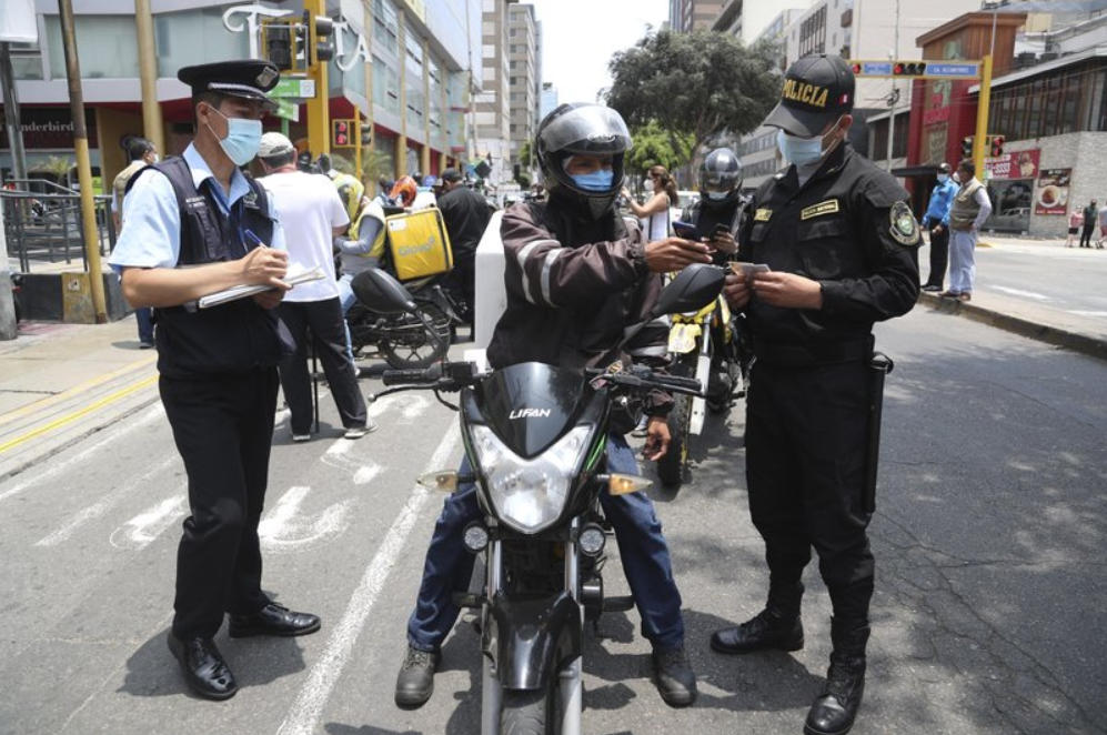 Perú refuerza la presencia policial para combatir a la delincuencia en Lima