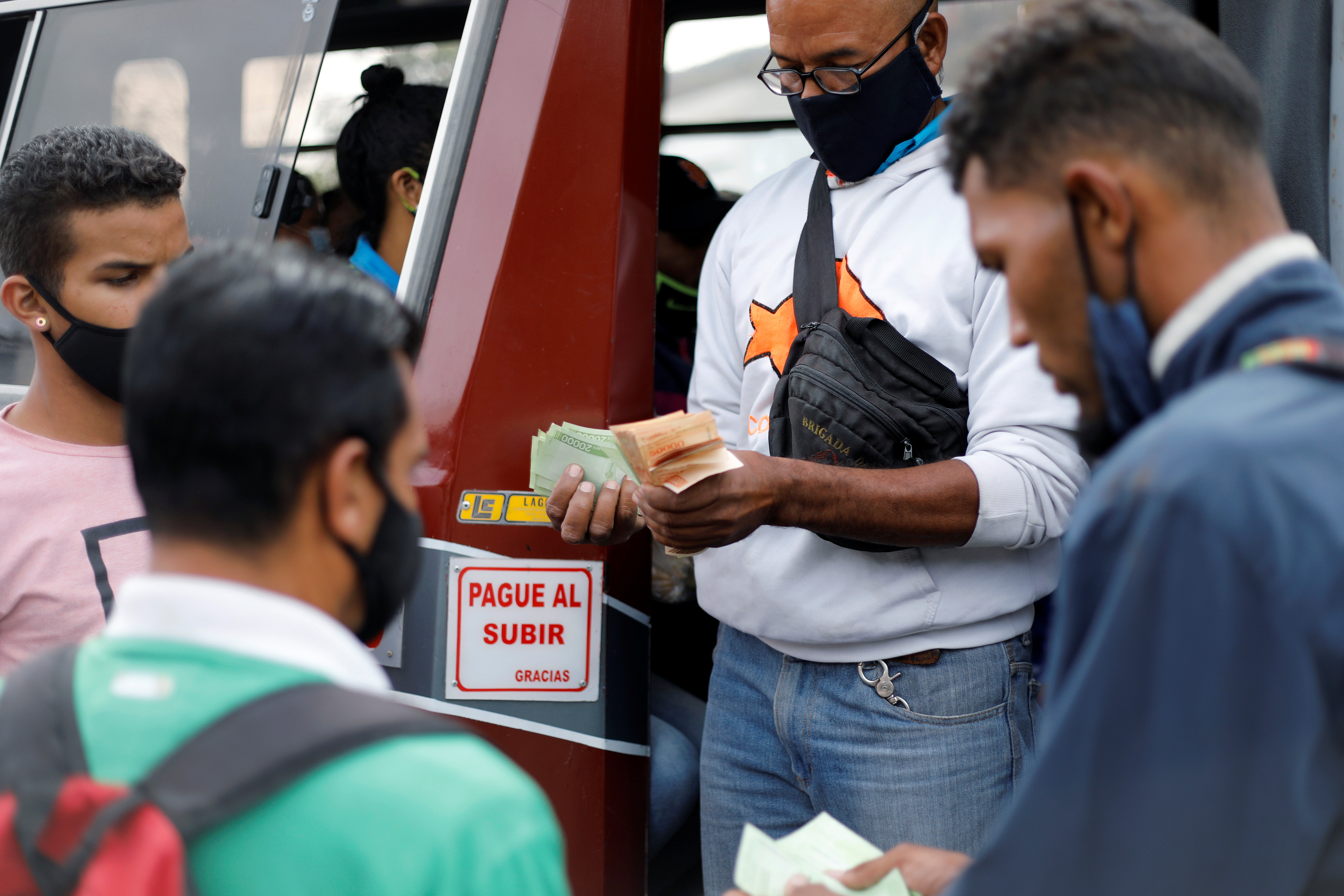 Transportistas piden aumentar el pasaje urbano a un millón 500 mil bolívares