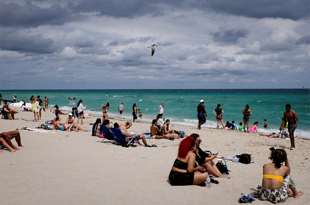 California y Texas se alistan para las vacaciones de primavera en medio de la pandemia