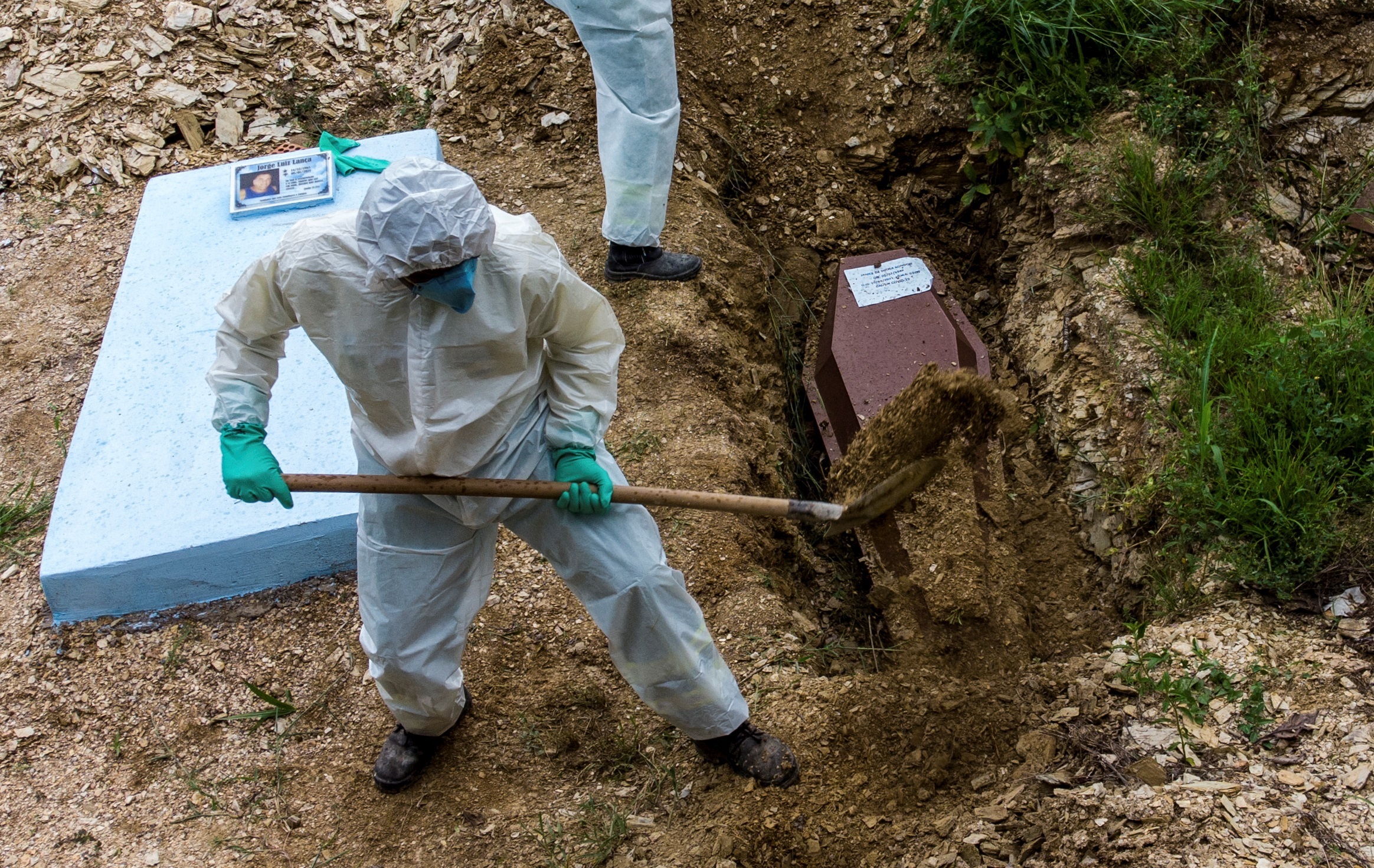 Muertes semanales por Covid-19 aumentan en el mundo tras seis semanas de descensos