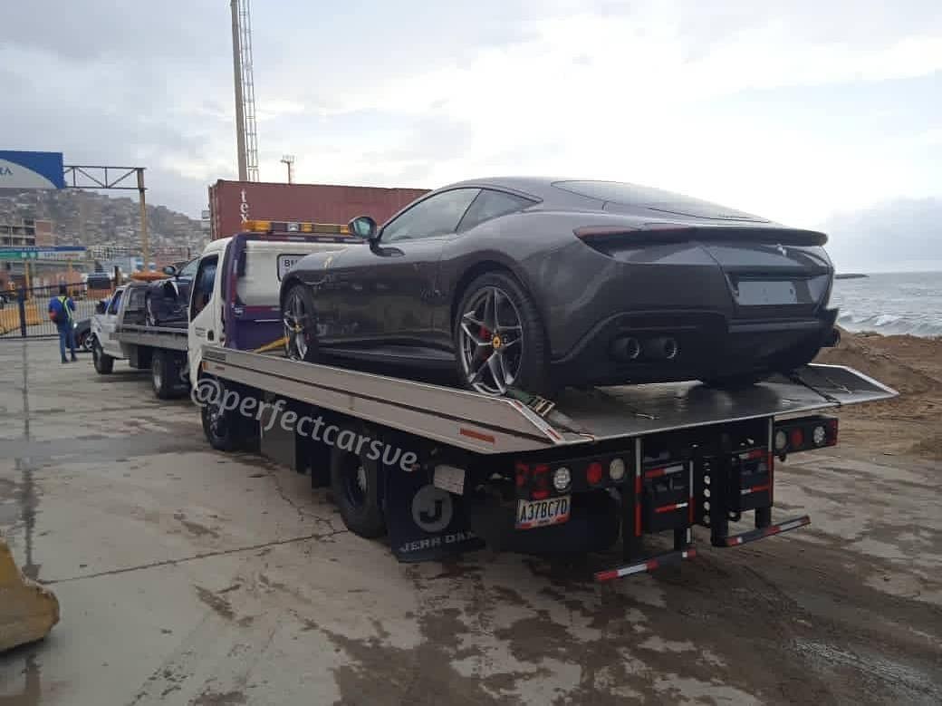 ¿Y las vacunas para cuando? Llegaron los primeros deportivos Ferrari Roma a Venezuela (FOTOS)