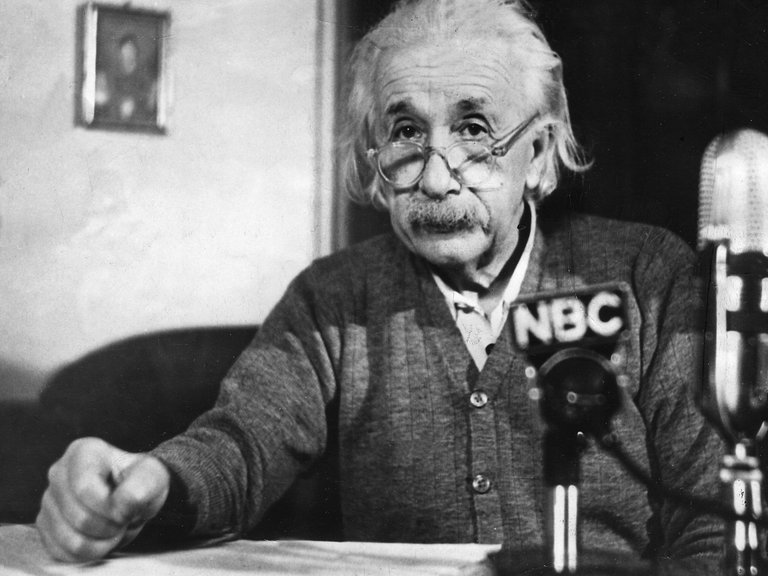 Cómo es el acertijo de Albert Einstein que apenas el 2% de la gente puede resolver