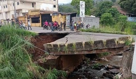 Colapsó el puente La Chivata de Táriba #5Abr (FOTOS)