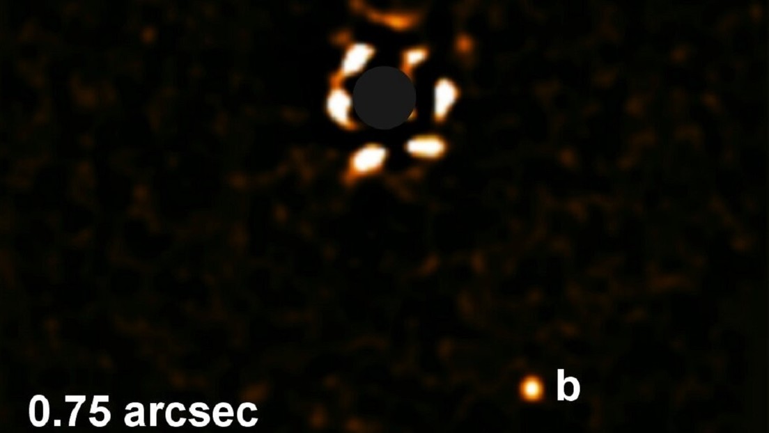 Hallaron exoplaneta gigante seis veces más pesado que Júpiter en un lugar inesperado