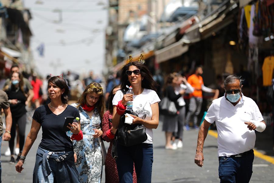 Israel se quita la mascarilla al aire libre y da otro paso más hacia la normalidad