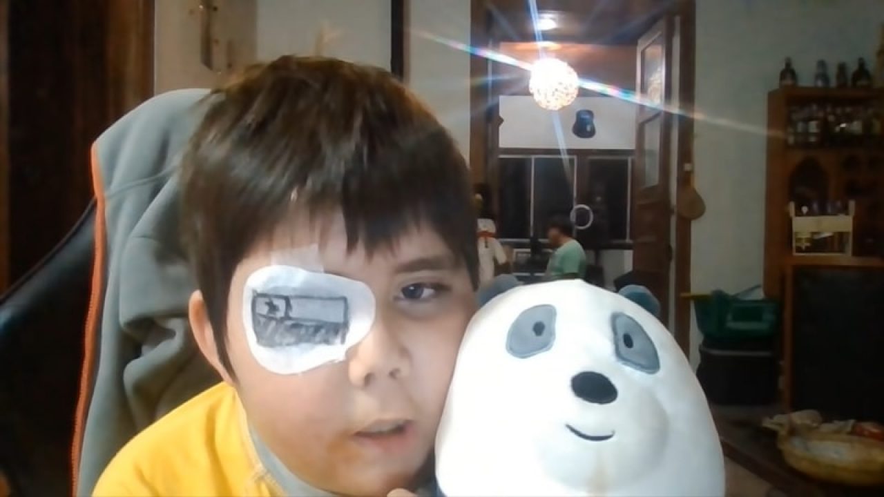 ¡Conmovedor! “Youtuber” de 11 años con una enfermedad degenerativa contó su historia y se robó el corazón de las redes (Videos)